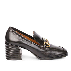 Saint Valentina Black Distressed Leather Handcrafted Shoes